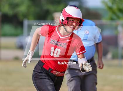 Thumbnail 1 in Western Dubuque vs North Linn (West Delaware Invitational) photogallery.