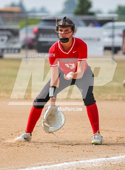 Thumbnail 2 in Western Dubuque vs North Linn (West Delaware Invitational) photogallery.
