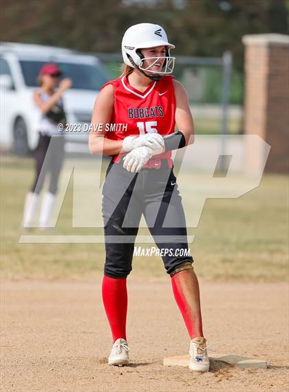 Thumbnail 1 in Western Dubuque vs North Linn (West Delaware Invitational) photogallery.