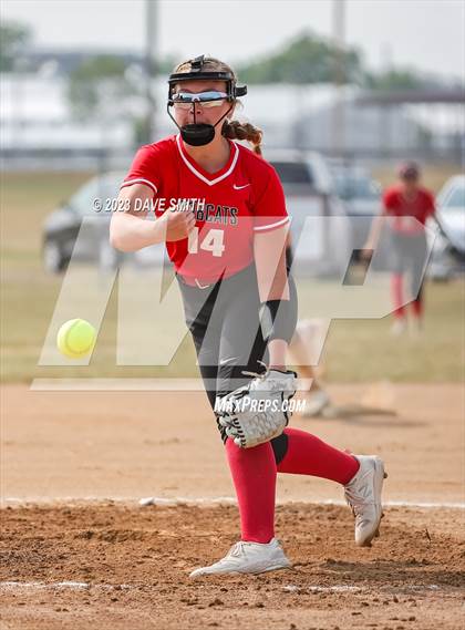 Thumbnail 3 in Western Dubuque vs North Linn (West Delaware Invitational) photogallery.