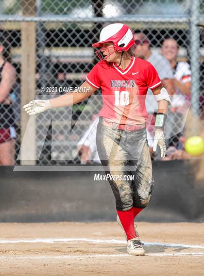 Thumbnail 2 in Western Dubuque vs North Linn (West Delaware Invitational) photogallery.