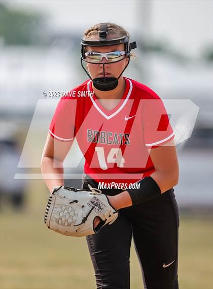 Thumbnail 1 in Western Dubuque vs North Linn (West Delaware Invitational) photogallery.