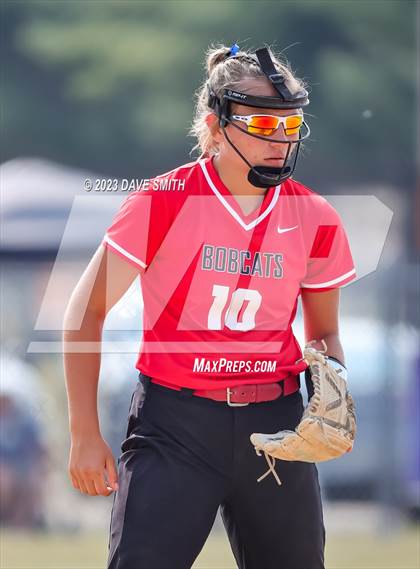 Thumbnail 1 in Western Dubuque vs North Linn (West Delaware Invitational) photogallery.