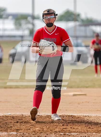 Thumbnail 2 in Western Dubuque vs North Linn (West Delaware Invitational) photogallery.
