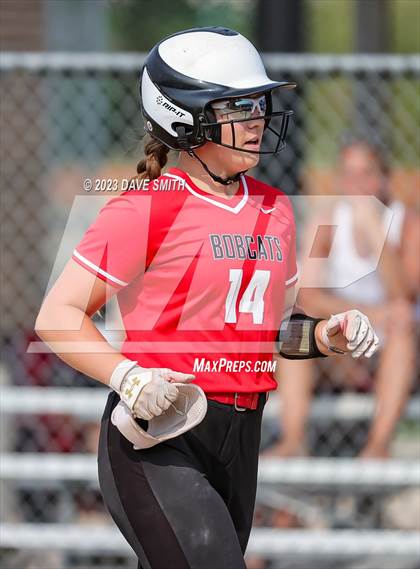 Thumbnail 2 in Western Dubuque vs North Linn (West Delaware Invitational) photogallery.