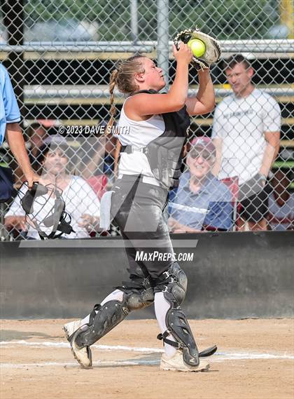 Thumbnail 3 in Western Dubuque vs North Linn (West Delaware Invitational) photogallery.