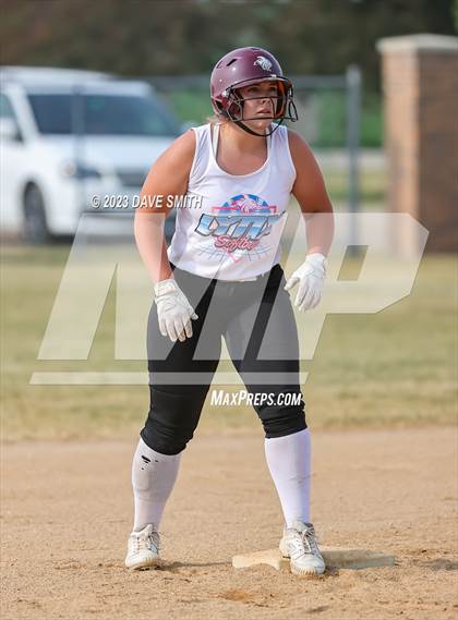 Thumbnail 3 in Western Dubuque vs North Linn (West Delaware Invitational) photogallery.