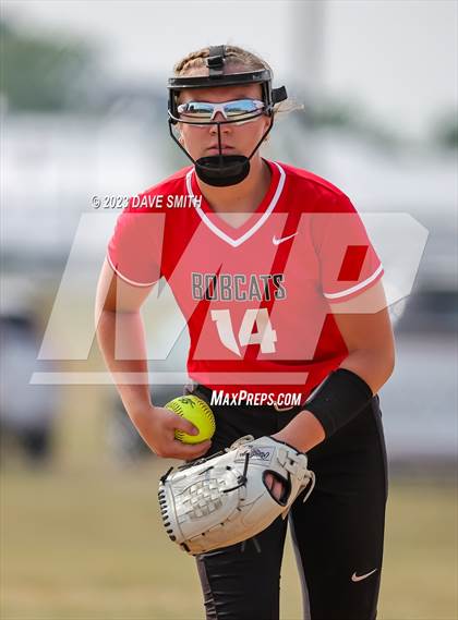 Thumbnail 3 in Western Dubuque vs North Linn (West Delaware Invitational) photogallery.