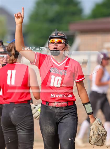 Thumbnail 1 in Western Dubuque vs North Linn (West Delaware Invitational) photogallery.