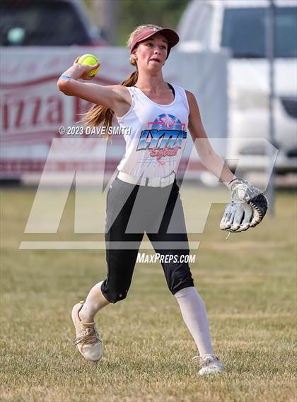 Thumbnail 1 in Western Dubuque vs North Linn (West Delaware Invitational) photogallery.
