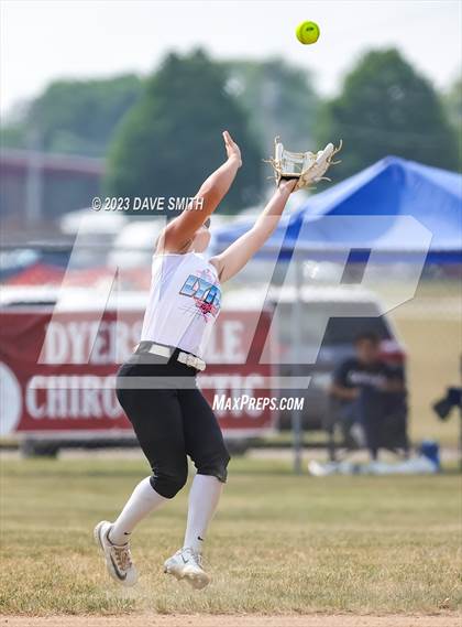 Thumbnail 1 in Western Dubuque vs North Linn (West Delaware Invitational) photogallery.