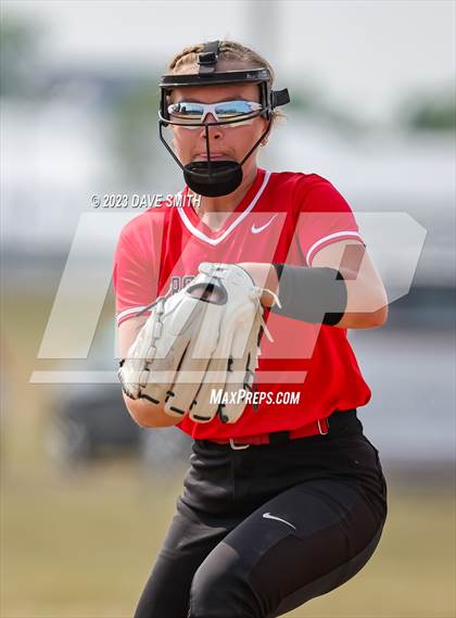 Thumbnail 3 in Western Dubuque vs North Linn (West Delaware Invitational) photogallery.