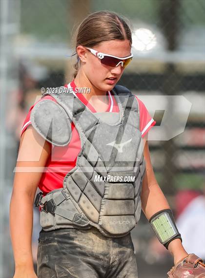 Thumbnail 2 in Western Dubuque vs North Linn (West Delaware Invitational) photogallery.
