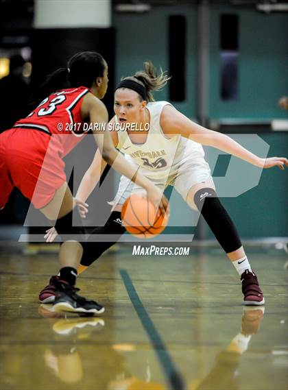 Thumbnail 2 in Riverdale vs. Homewood-Flossmoor (NIKE Tournament of Champions) photogallery.