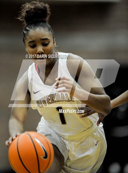 Thumbnail 1 in Riverdale vs. Homewood-Flossmoor (NIKE Tournament of Champions) photogallery.