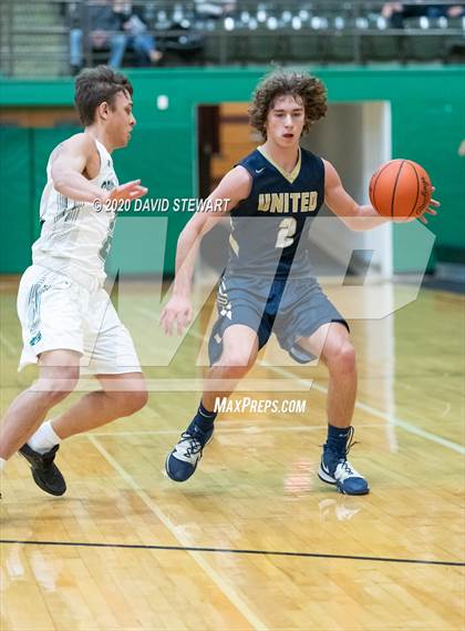 Thumbnail 2 in United vs. Canton Central Catholic photogallery.