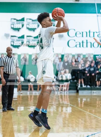 Thumbnail 1 in United vs. Canton Central Catholic photogallery.