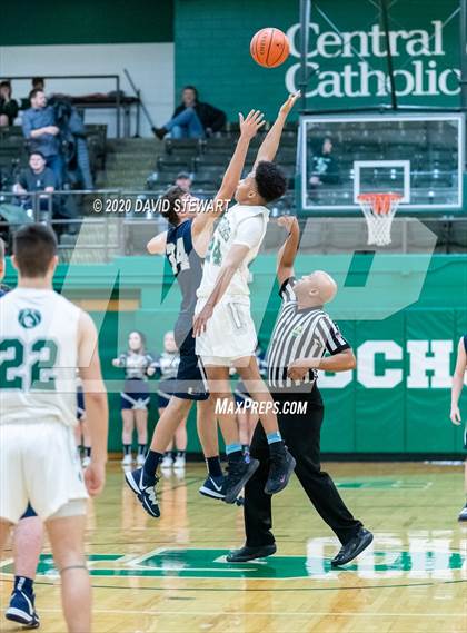 Thumbnail 3 in United vs. Canton Central Catholic photogallery.