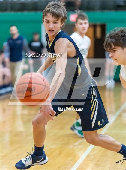 Thumbnail 3 in United vs. Canton Central Catholic photogallery.