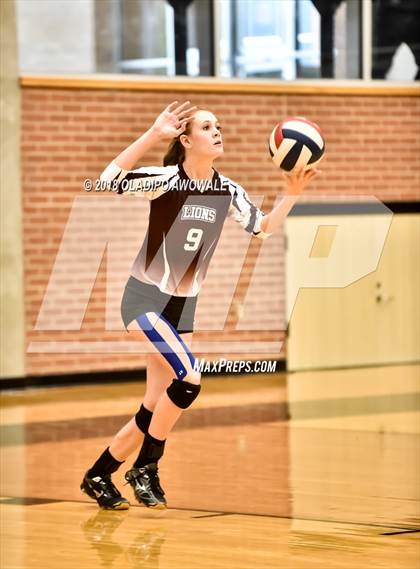Thumbnail 3 in Crandall vs. Ennis photogallery.