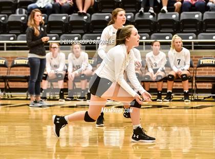 Thumbnail 2 in Crandall vs. Ennis photogallery.