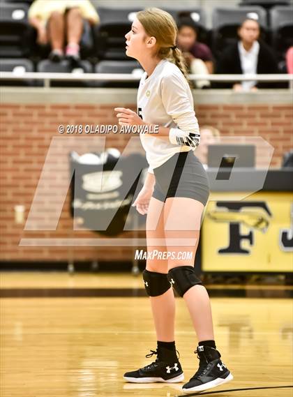 Thumbnail 3 in Crandall vs. Ennis photogallery.