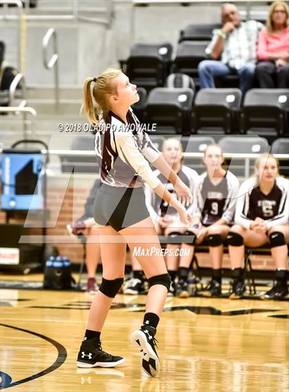 Thumbnail 2 in Crandall vs. Ennis photogallery.