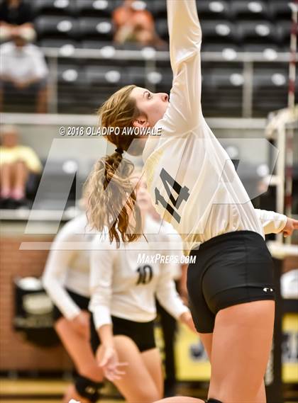 Thumbnail 3 in Crandall vs. Ennis photogallery.