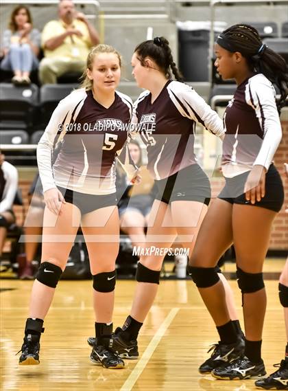 Thumbnail 2 in Crandall vs. Ennis photogallery.