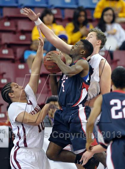 Thumbnail 2 in Pacific Hills vs. Cardinal Newman (CIF State D4 Final) photogallery.
