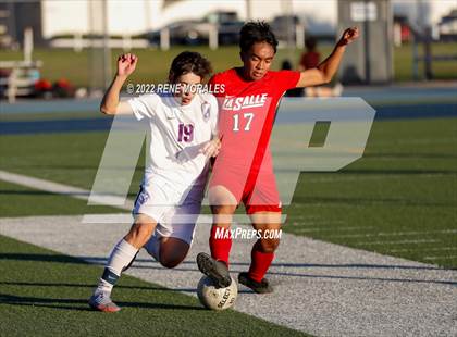 Thumbnail 2 in St. Anthony vs La Salle photogallery.