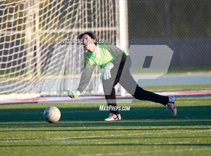 Thumbnail 1 in St. Anthony vs La Salle photogallery.