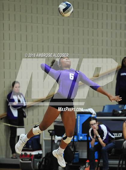 Thumbnail 1 in Seven Lakes vs. Ridge Point (UIL 6A Quarterfinal Playoff) photogallery.