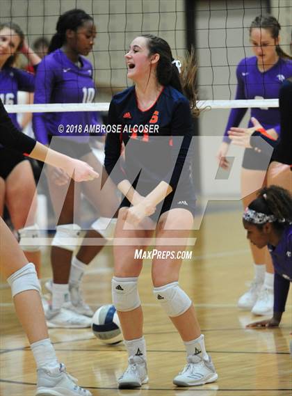 Thumbnail 3 in Seven Lakes vs. Ridge Point (UIL 6A Quarterfinal Playoff) photogallery.