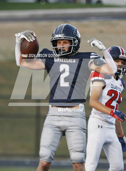 Thumbnail 3 in Battle Creek vs Columbia Academy photogallery.
