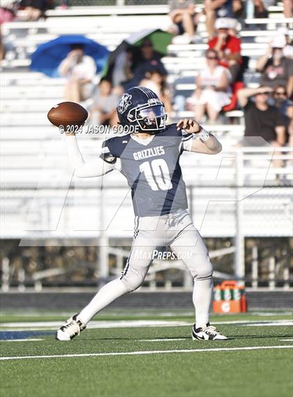 Thumbnail 2 in Battle Creek vs Columbia Academy photogallery.