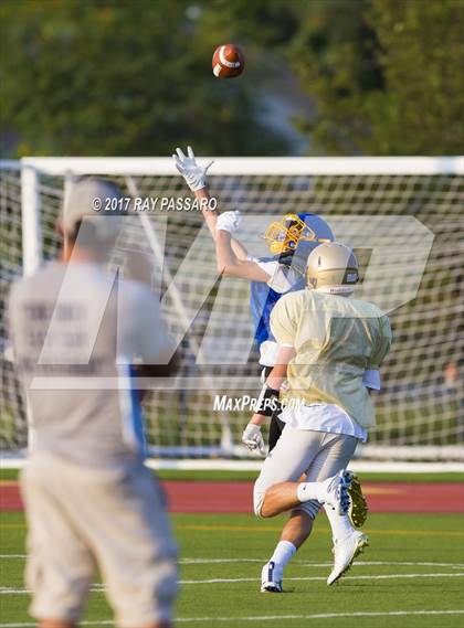 Thumbnail 1 in Bay Shore Scrimmage photogallery.