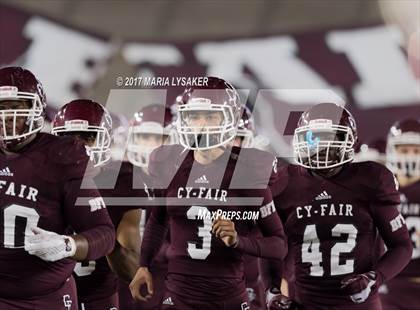 Thumbnail 2 in Friendswood vs. Cy-Fair (UIL 6A Regional Playoff) photogallery.