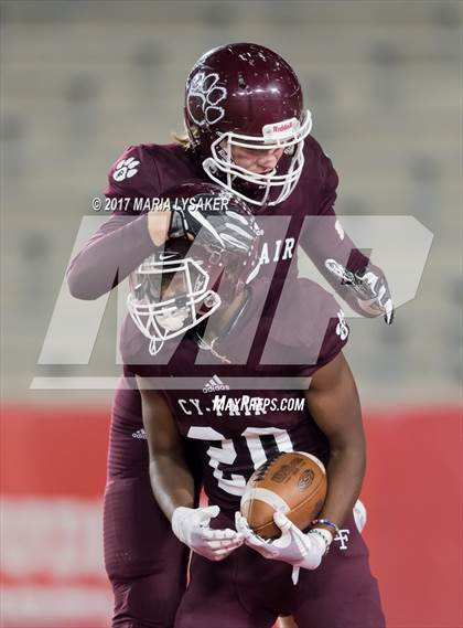 Thumbnail 2 in Friendswood vs. Cy-Fair (UIL 6A Regional Playoff) photogallery.
