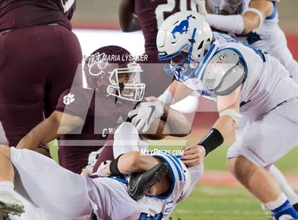 Thumbnail 2 in Friendswood vs. Cy-Fair (UIL 6A Regional Playoff) photogallery.