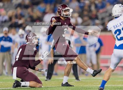 Thumbnail 3 in Friendswood vs. Cy-Fair (UIL 6A Regional Playoff) photogallery.