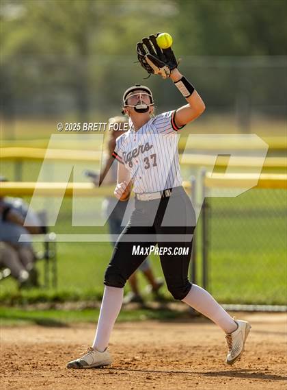 Thumbnail 2 in Hastings vs. Grand Island photogallery.