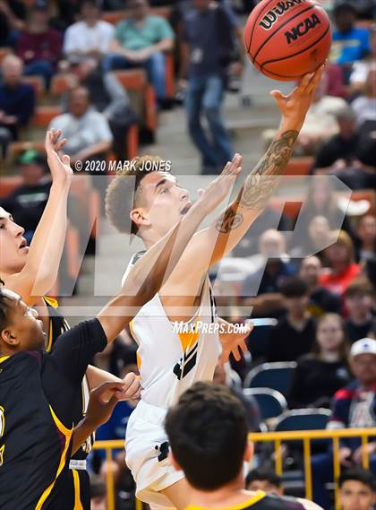 Thumbnail 3 in Salpointe Catholic vs. Peoria (AIA 4A Final) photogallery.