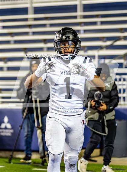Thumbnail 3 in James Madison @ Oscar Smith  (VHSL Class 6 Final) photogallery.
