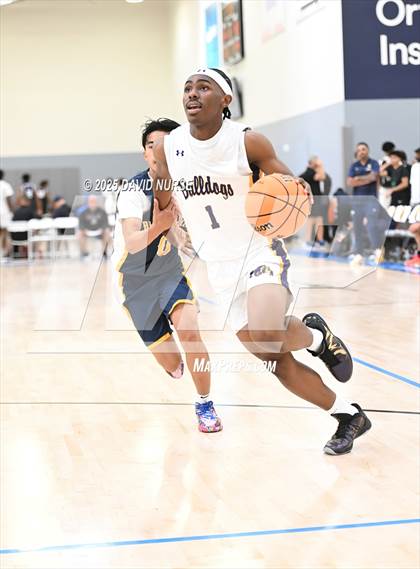 Thumbnail 3 in Birmingham v Oakland Tech (Cali Live Event Tournament) photogallery.