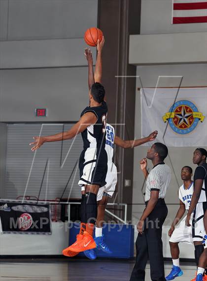 Thumbnail 2 in North Crowley vs. Lancaster (McDonald's Texas Invitational) photogallery.
