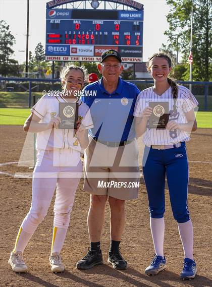 Thumbnail 2 in Caruthers vs. Boron (CIF CS Division 5 Championships) photogallery.