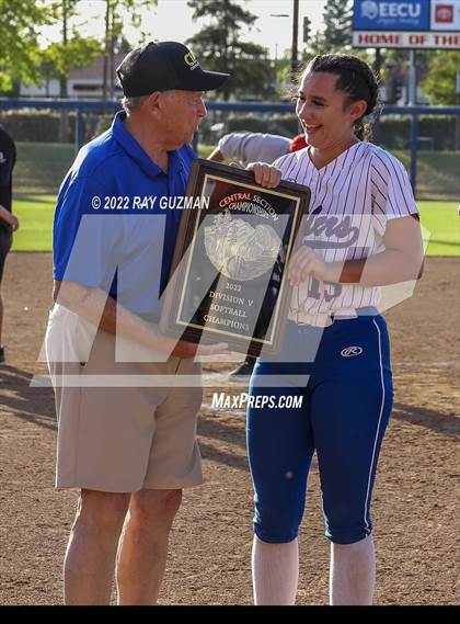 Thumbnail 3 in Caruthers vs. Boron (CIF CS Division 5 Championships) photogallery.