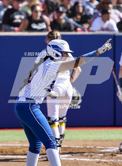 Thumbnail 2 in Caruthers vs. Boron (CIF CS Division 5 Championships) photogallery.