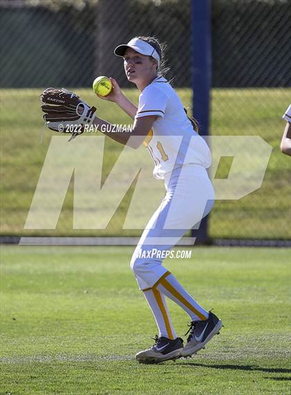 Thumbnail 2 in Caruthers vs. Boron (CIF CS Division 5 Championships) photogallery.